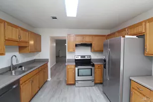 2432 Gulf Breeze Ave, Pensacola, FL 32507 - Photo 9