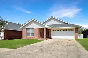 28 Easton St, Cantonment, FL 32533 - Photo 1