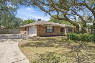 2569 Cypress Point Cir, Navarre, FL 32566 - Photo 3