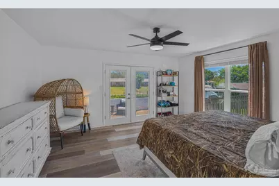 1044 Aquamarine Dr, Gulf Breeze, FL 32563 - Photo 17