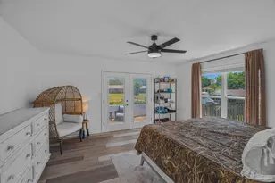 1044 Aquamarine Dr, Gulf Breeze, FL 32563 - Photo 17