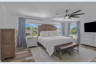 1044 Aquamarine Dr, Gulf Breeze, FL 32563 - Photo 47