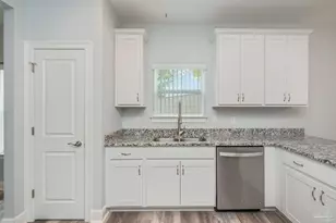 6160 Hayes Dr, Crestview, FL 32539 - Photo 13