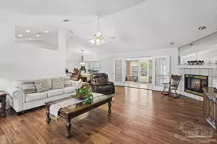2406 Jewell Lee Ln, Pensacola, FL 32526 - Photo 11