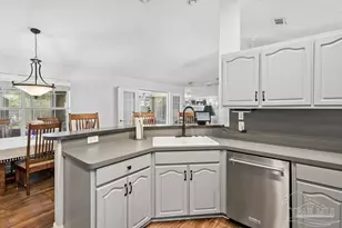 2406 Jewell Lee Ln, Pensacola, FL 32526 - Photo 19