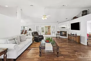 2406 Jewell Lee Ln, Pensacola, FL 32526 - Photo 5