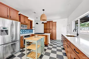 2016 E Scott St, Pensacola, FL 32503 - Photo 9