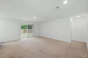 2752 Savannah Michelle Ln, Pensacola, FL 32534 - Photo 7