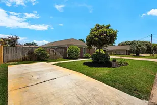 934 Aquamarine Dr, Gulf Breeze, FL 32563 - Photo 41