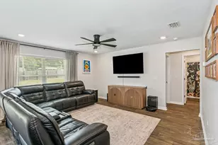 5731 Guinevere Ln, Milton, FL 32583 - Photo 9