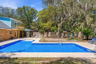 1555 Oak Shore Dr, Gulf Breeze, FL 32563 - Photo 1