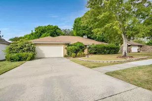 2251 Oxford Dr, Pensacola, FL 32503 - Photo 11