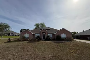 5589 Colinas Verde Dr, Milton, FL 32570 - Photo 1