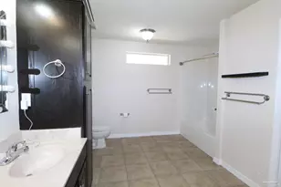 4150 Oak Pointe Dr, Gulf Breeze, FL 32563 - Photo 11