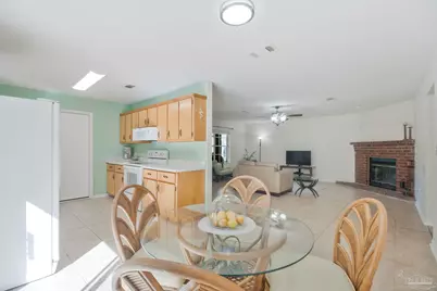 5708 Bentley Cir, Milton, FL 32570 - Photo 17