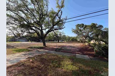 401 Fairpoint Dr, Gulf Breeze, FL 32561 - Photo 1