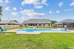 1543 Twin Pines Cir, Cantonment, FL 32533 - Photo 1