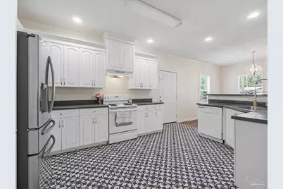 2011 Augusta Ave, Pensacola, FL 32507 - Photo 9