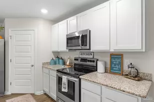 5777 Guinevere Ln, Milton, FL 32583 - Photo 9