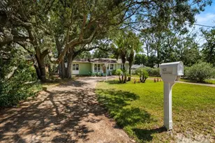 420 Fairpoint Dr, Gulf Breeze, FL 32561 - Photo 1