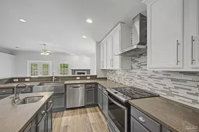 5897 Arch Ave, Pensacola, FL 32526 - Photo 17