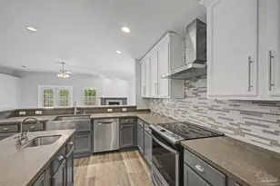 5897 Arch Ave, Pensacola, FL 32526 - Photo 17
