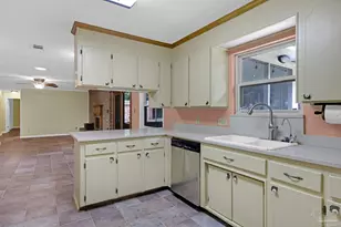 3338 Pursell Ln, Pensacola, FL 32526 - Photo 11
