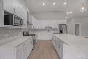 8709 Lamont Rd, Pensacola, FL 32526 - Photo 11