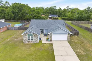 1524 Twin Pines Cir, Cantonment, FL 32533 - Photo 1