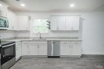3304 Bonfire Dr, Milton, FL 32583 - Photo 11