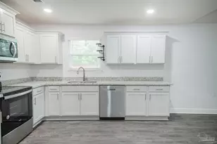 3304 Bonfire Dr, Milton, FL 32583 - Photo 11