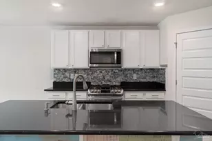 10609 Queens Gate Cir, Pensacola, FL 32506 - Photo 11