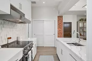 17 S Palafox Pl, Pensacola, FL 32502 - Photo 13