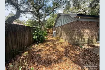 7474 Baywoods Ln, Pensacola, FL 32504 - Photo 5