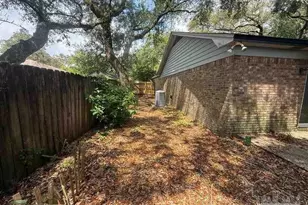 7474 Baywoods Ln, Pensacola, FL 32504 - Photo 5