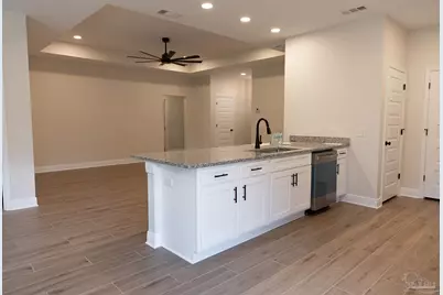 000 Woodridge Dr, Milton, FL 32570 - Photo 9