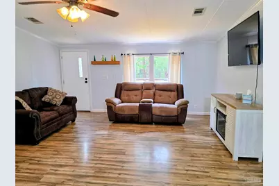 5015 Phoenix Dr, Milton, FL 32583 - Photo 9