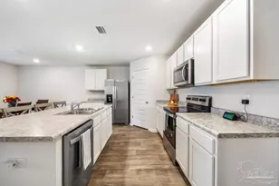 10560 Queens Gate Cir, Pensacola, FL 32506 - Photo 19
