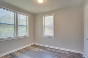 1016 W Maxwell St, Pensacola, FL 32501 - Photo 5