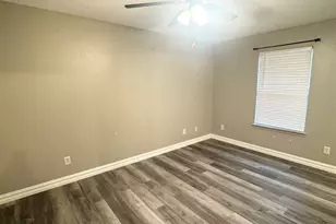 615 N A St, Pensacola, FL 32501 - Photo 17