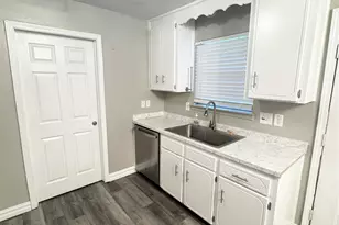 615 N A St, Pensacola, FL 32501 - Photo 11