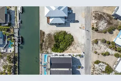 1462 Alabama St, Navarre Beach, FL 32566 - Photo 9