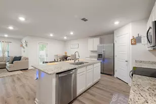 6328 Burrow Ln, Pensacola, FL 32526 - Photo 5