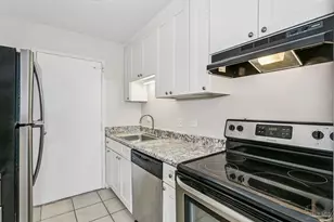 825 Bayshore Dr, Pensacola, FL 32507 - Photo 9