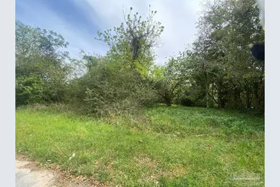 211 Crescent Dr, Pensacola, FL 32503 - Photo 1