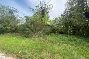 211 Crescent Dr, Pensacola, FL 32503 - Photo 1