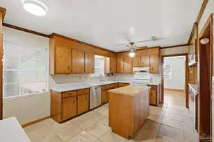 6107 Confederate Dr, Pensacola, FL 32503 - Photo 11