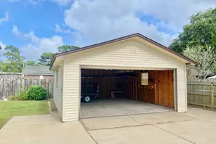 5742 Graymont Ln, Pensacola, FL 32526 - Photo 11