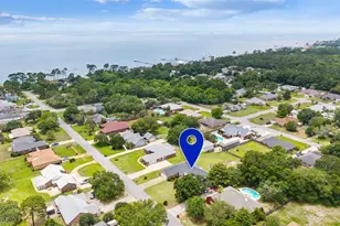 1423 Sound Retreat Dr, Navarre, FL 32566 - Photo 3
