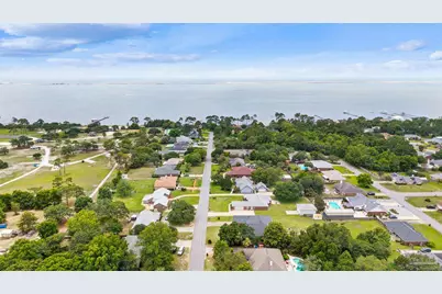 1423 Sound Retreat Dr, Navarre, FL 32566 - Photo 33